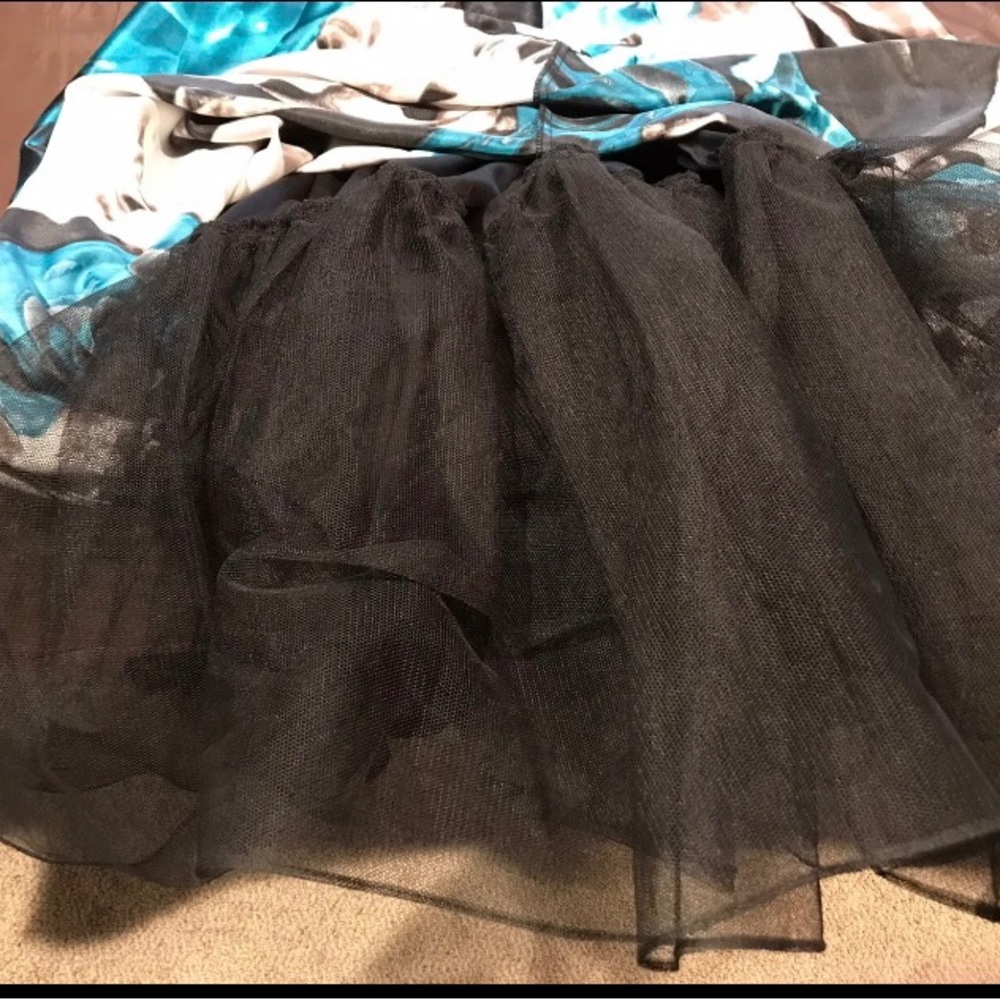 Blondie Nites Formal Dress - Picture 6 of 8